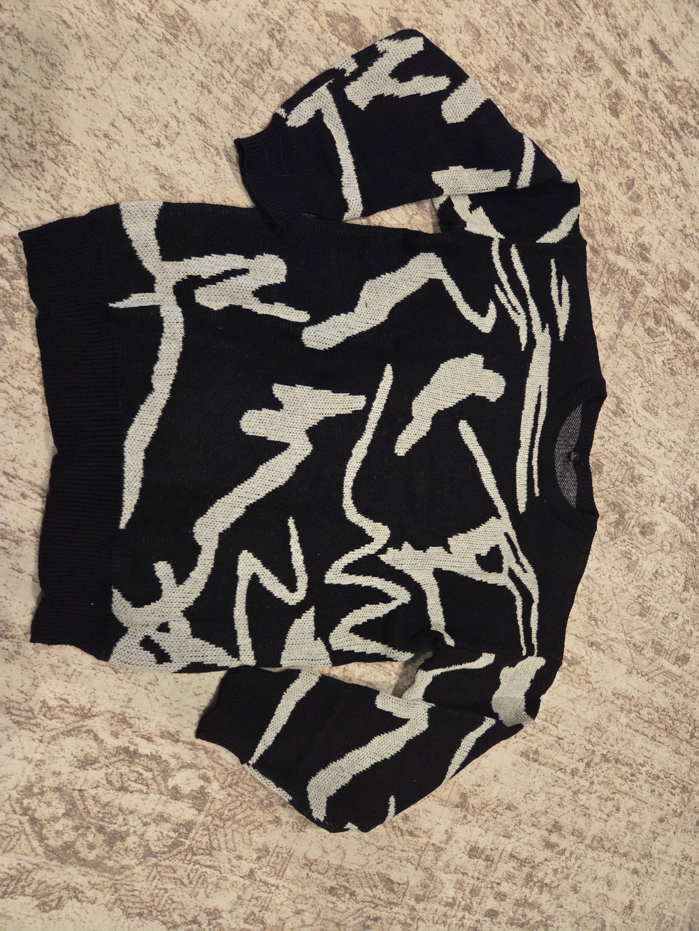 Abstract Black & White Crewneck Sweater - Picture 3 of 4